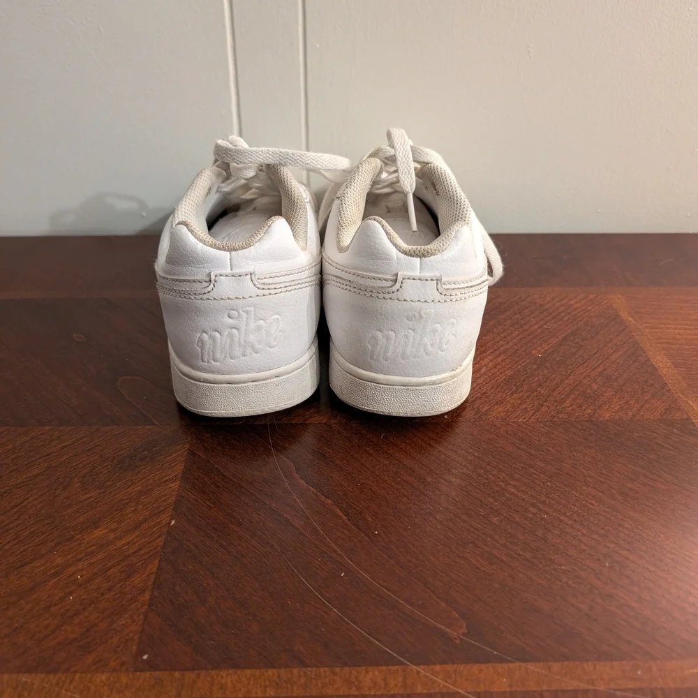 Nike White Enernon Low Sneakers Size 8‎